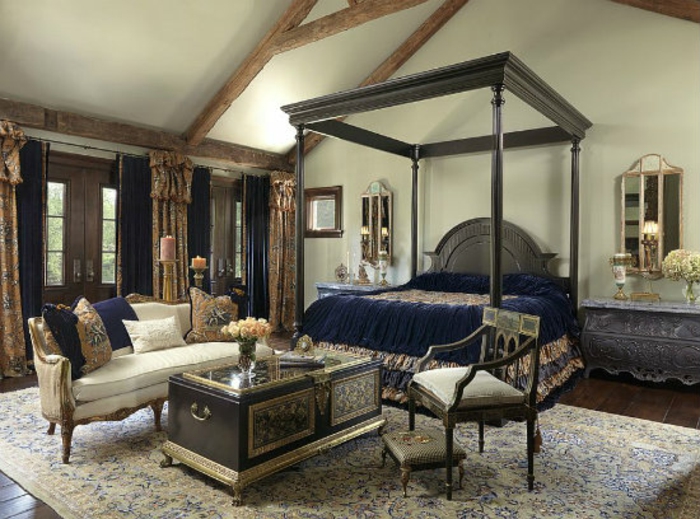 Schlafzimmer einrichten Einrichtungsbeispiele im viktorianischen Stil antike Holzmöbel
