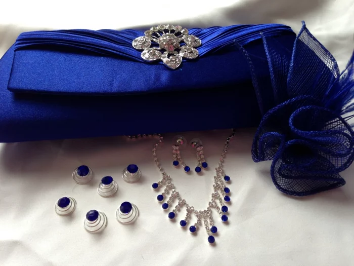 abiball prom party abendkleid clutch damentasche blau accessoires strasssteine