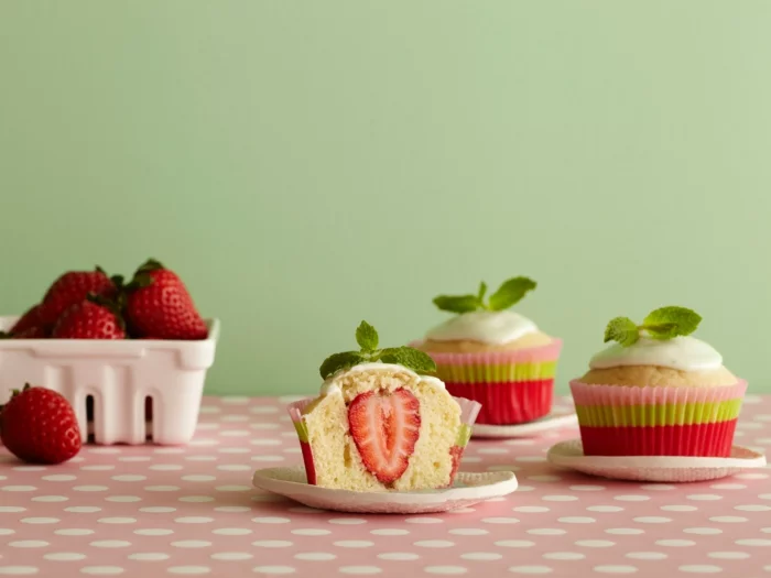 cupcake deco muffins sommerparty erdbeeren ideen