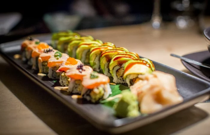 gesund essen ausgewogenes menue sushi