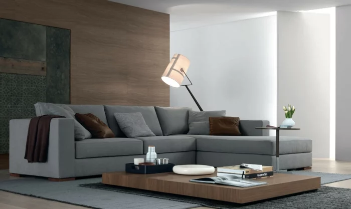 graues sofa wohnideen wohnzimmer braune akzente minimalistischer couchtisch