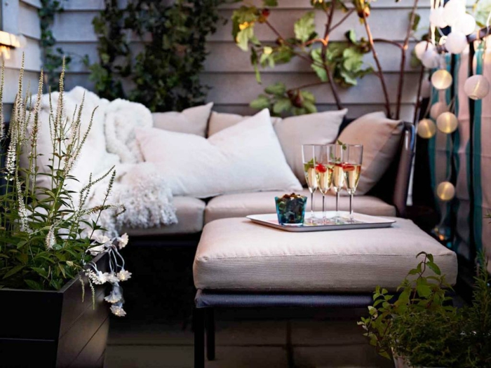 ikea gartenmöbel outdoor set ottomane beistelltisch sofa kissen balkonmöbel