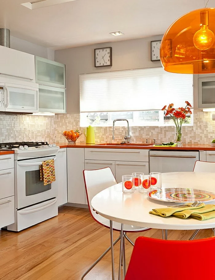 küchenbeleuchtung runder esstisch hängelampe mosaikfliesen