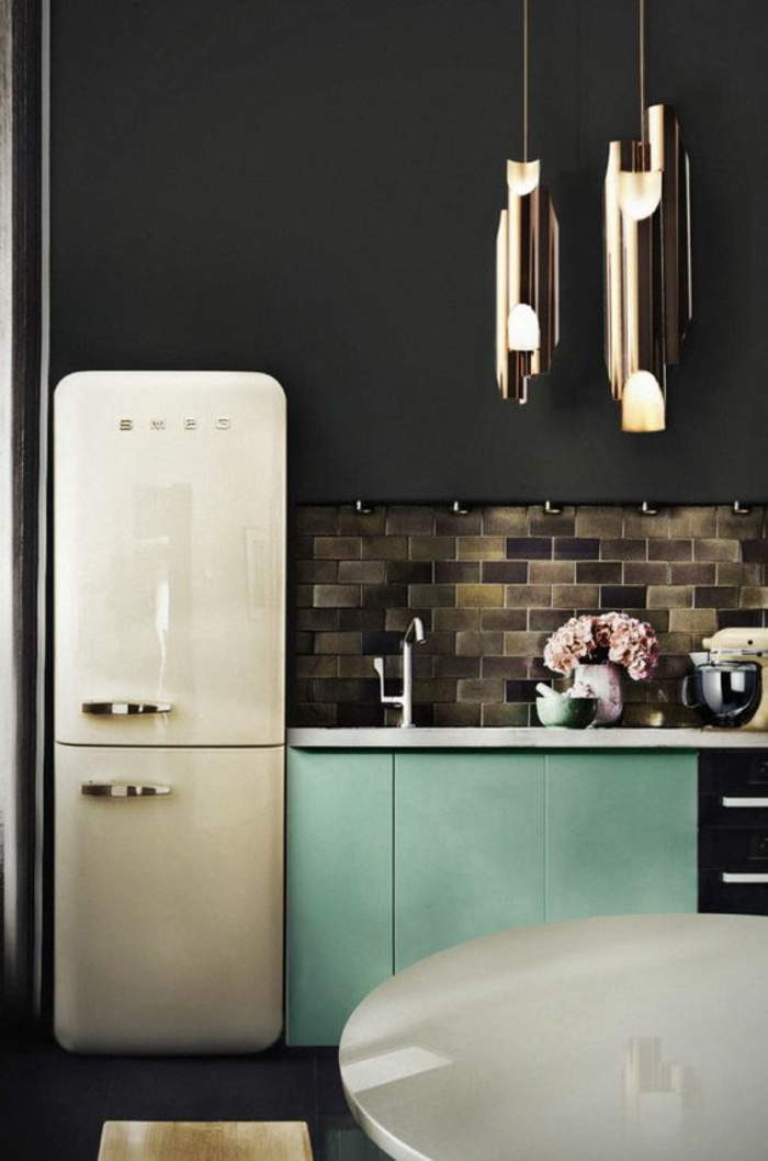 kühlschränke küche einrichten hellgrüne küchenschränke pendelleuchten