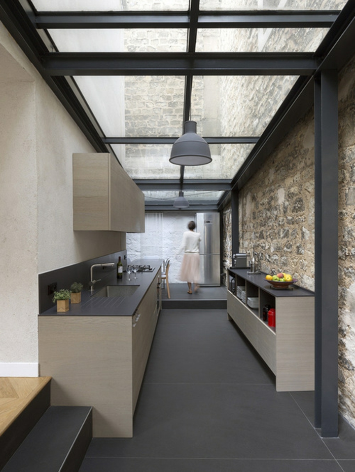 kühlschränke wohnideen küche modernes design steinwände große bodenfliesen