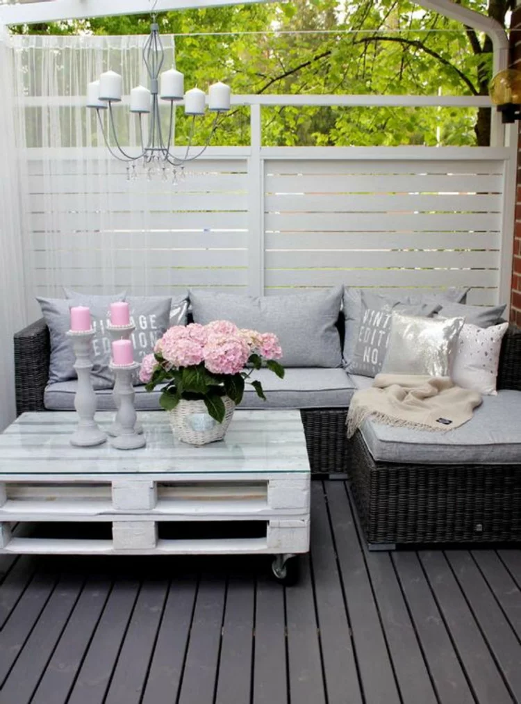 moderne Terrassengestaltung Bilder Balkonmöbel DIY Tisch aus Paletten bauen