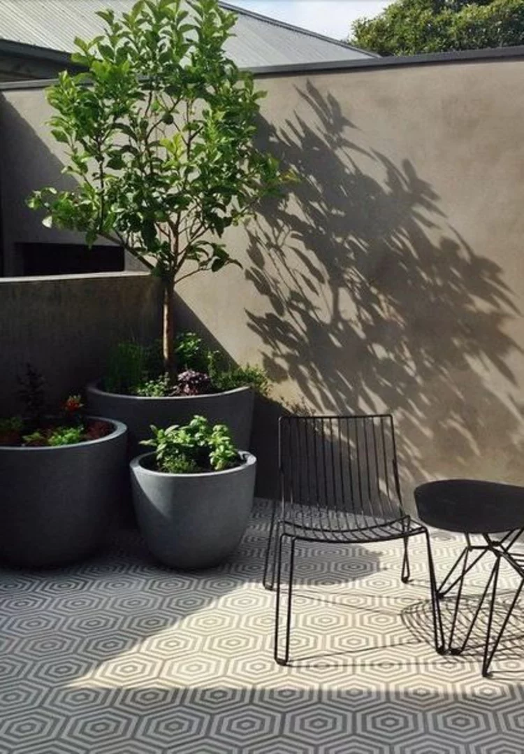 moderne Terrassengestaltung Bilder Balkonmöbel Gartenmöbel und Kübelpflanzen