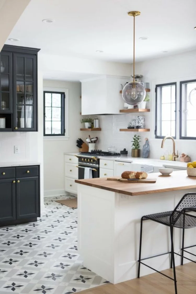 schöne Küchen Bilder Küchengestaltung Ideen Holzplatte Kücheninsel Bodenfliesen