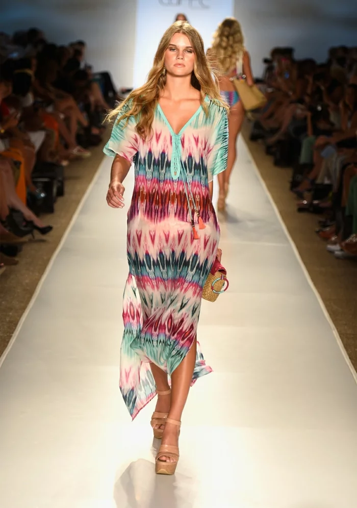 strandmode strandkleid lang fashion bunte-batik muster