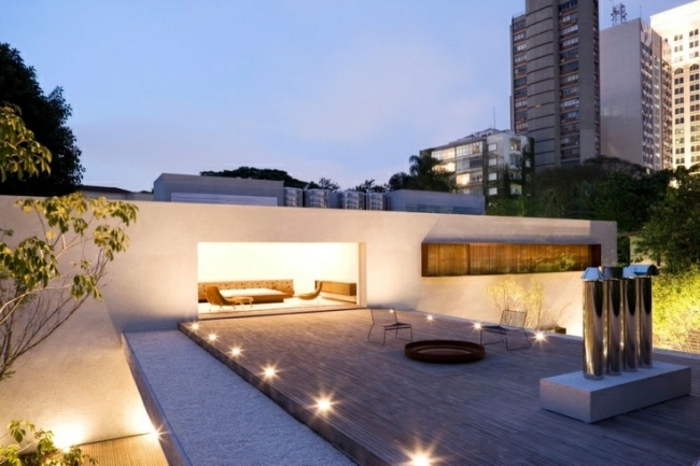 terrasse terrassenüberdachung feuerstelle gartenmöbel bodenbeleuchtung