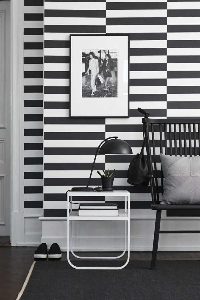 Muster Schwarz-Weiß wandgestaltung mit Farbe einrichtungsbeispiele schwarz weiß wohnzimmer einrichten horizontale streifen
