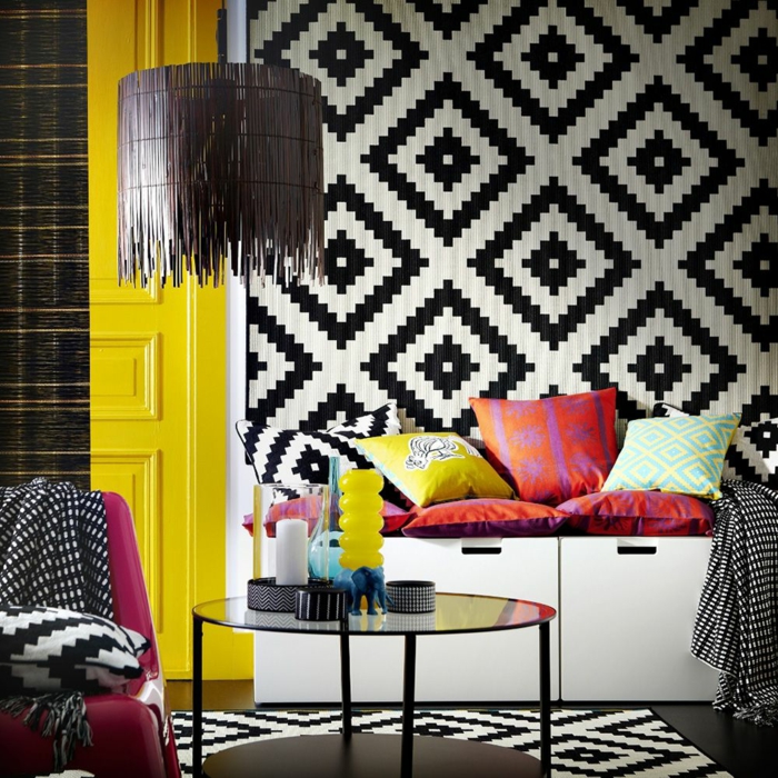 Muster Schwarz-Weiß wandgestaltung mit Farbe einrichtungsbeispiele schwarz weiß wohnzimmer einrichten ikea teppich