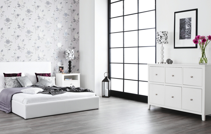 weißes schlafzimmer modernes bett coole wandtapete kerze blumen
