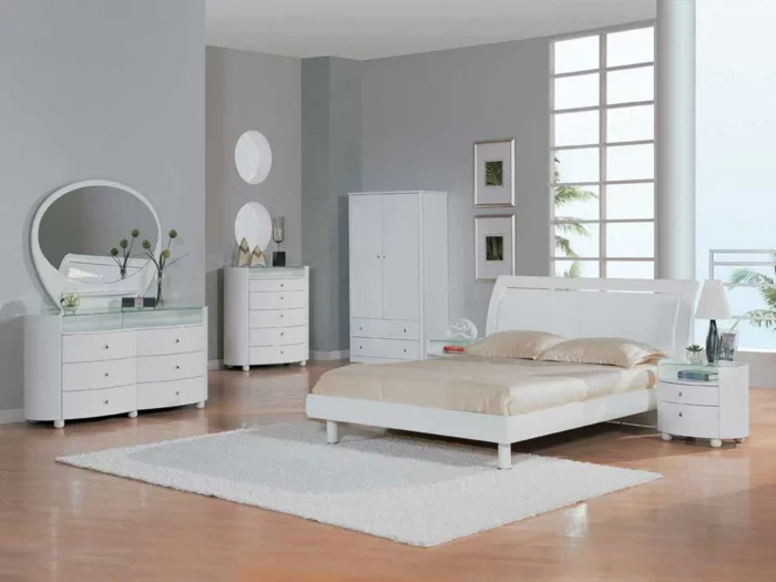 weißes schlafzimmer weiße einrichtung teppich schminktisch pflanzen