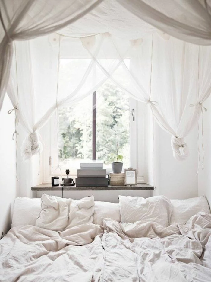 wohnideen schlafzimmer fenster luftige gardinen weiße bettwäsche