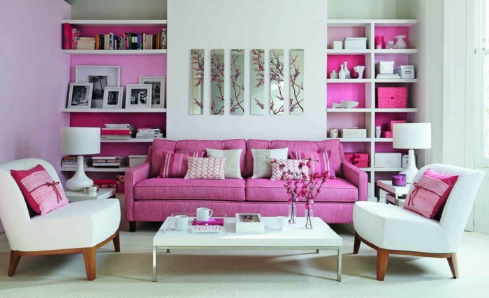 wohntrends wohnzimmer rosanuancen blumen weißer teppichboden