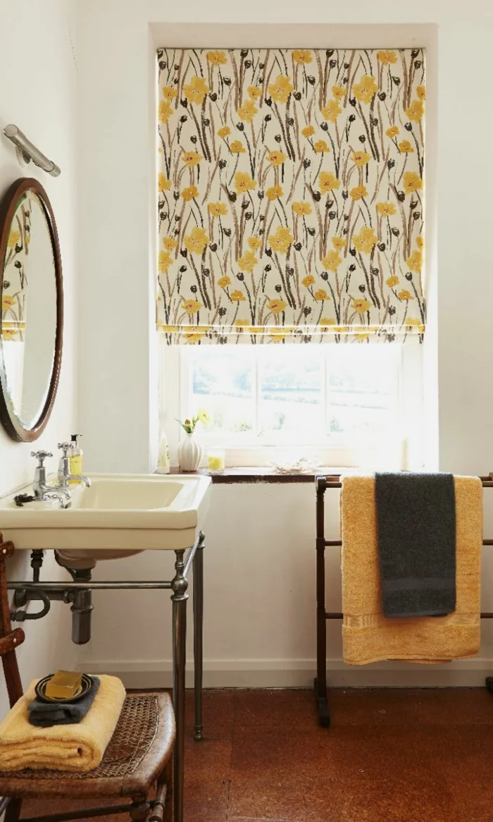 wohnung dekorieren badezimmer raffrollo muster frisch gelb
