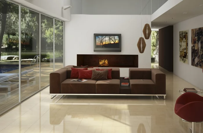 Wohnzimmer Fliesen in Creme und braunes Sofa