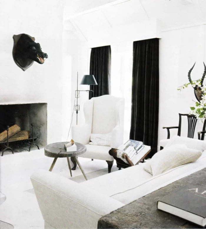 wohnzimmer gardinen ideen schwarz weißes ambiente kamin