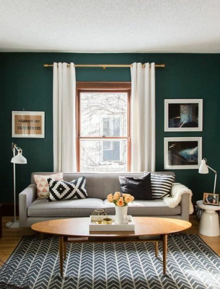 wohnzimmer gardinen ideen weiß graüne wandfarbe teppichmuster