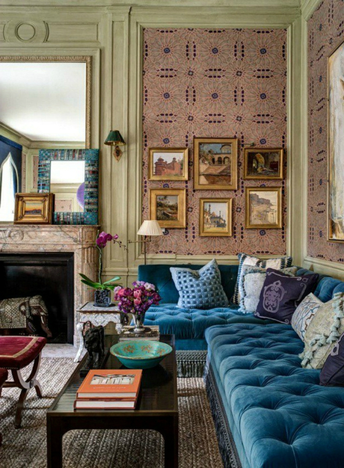 wohnzimmer sofa blaues sofa wanddeko kamin gemütlich