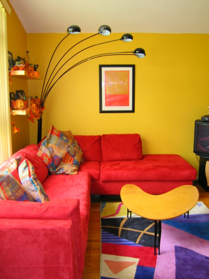 wände streichen ideen wohnideen wohnzimmer gelbe wandfarbe bunter teppich