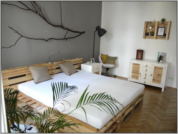 Bett aus paletten sofa aus paletten paletten bett möbel aus paletten grau schlafzimmer ideen 