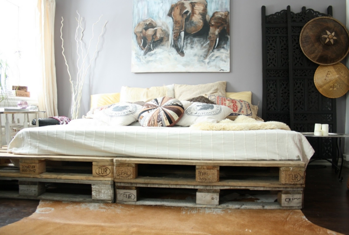 Bett aus paletten sofa aus paletten paletten bett möbel aus paletten künstlerisch schlafzimmer ideen 