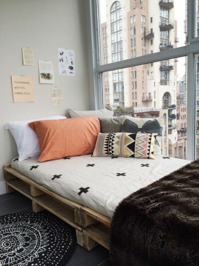 Bett aus paletten sofa aus paletten paletten bett möbel aus paletten zusammen schlafzimmer ideen NEU13