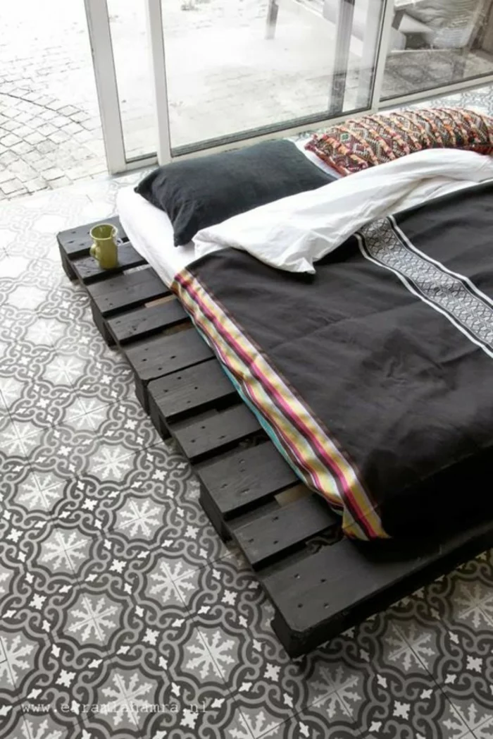 Bett aus paletten sofa aus paletten paletten bett möbel aus paletten zusammen schlafzimmer ideen NEU15