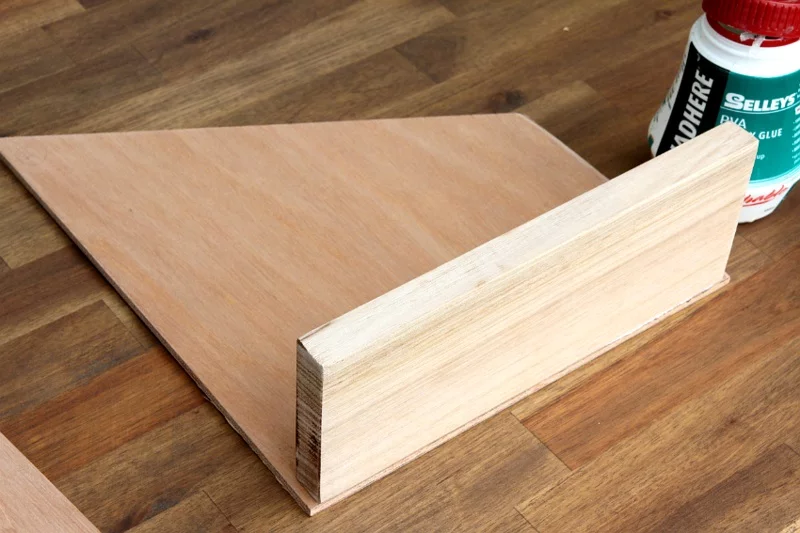 Büroaccessoires Stehsammler aus Holz selber bauen Holzplatten schneiden und zusammenbauen