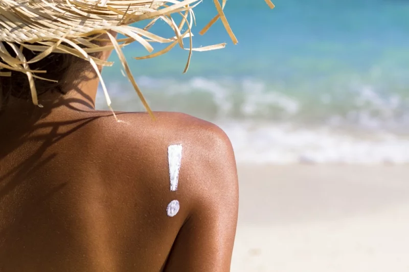 Gesichtspflege Sommer Hautpflege UV Milchcreme Hut tragen
