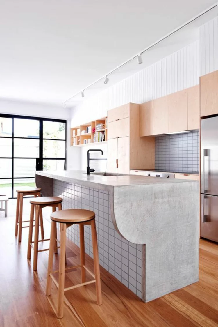 Küchendesign aktuelle Trends weiße Farbe Kücheninsel Beton