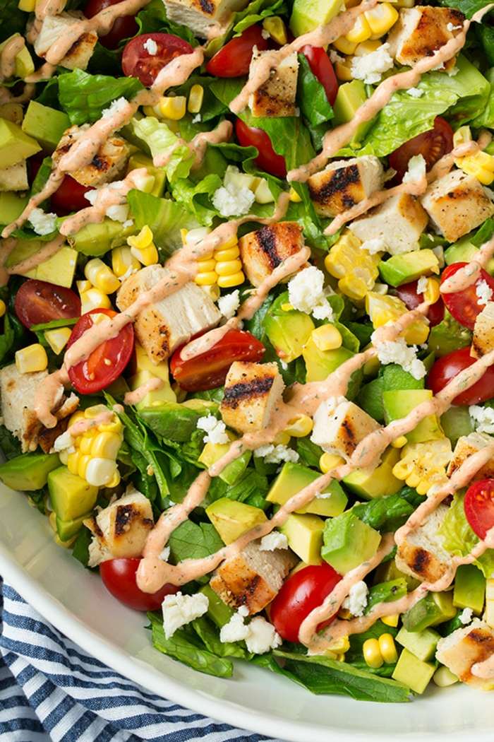 Salat Ideen gesunde Ernährung Hähnchen Avocado Salat