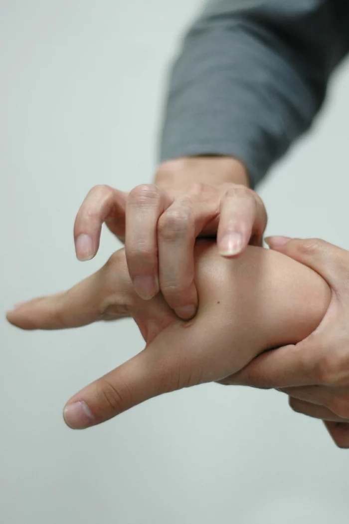 lebe gesund gesund leben heilpraxis massage akupressur zonen hand3