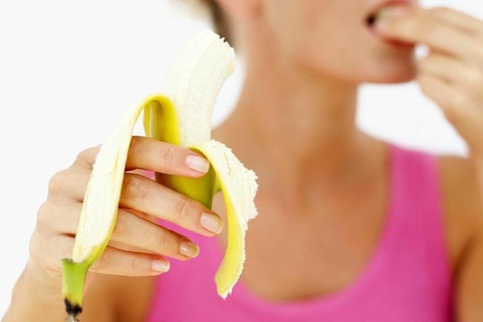 bananen gesund ganzes bild voll bananenschale stücke essen