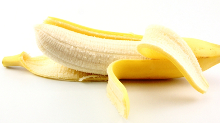 bananen gesund ganzes bild voll bananenschale stücke nackt