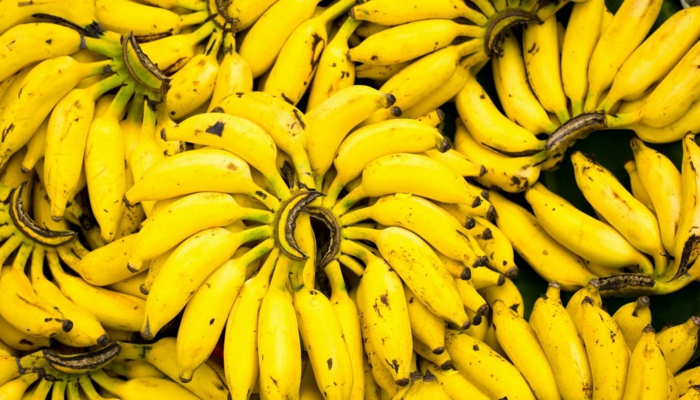 bananen gesund ganzes bild voll bananenschale stücke traube