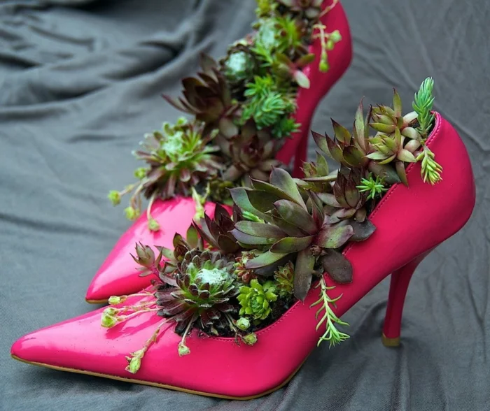 DIY Deko Ideen - elegante Damenschuhe als Pflanzenbehälter