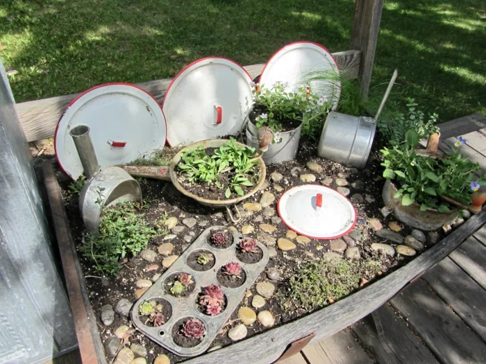 DIY Deko Ideen - Hochbeet mit Geschirr, Kräutern und Steinen 
