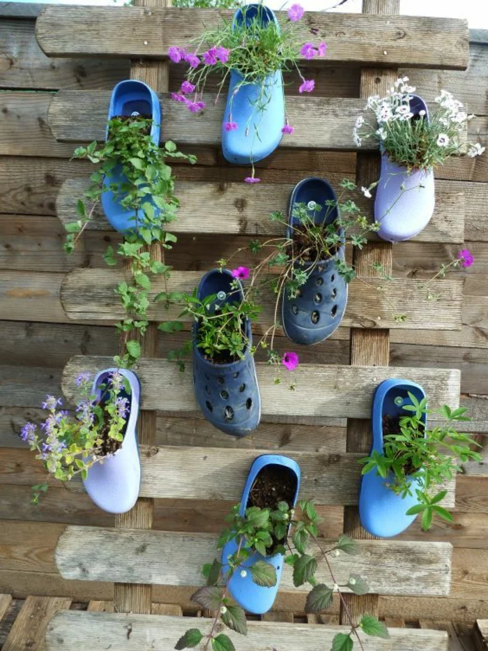 DIY Deko Ideen - alte Schuhe als Pflanzenbehälter
