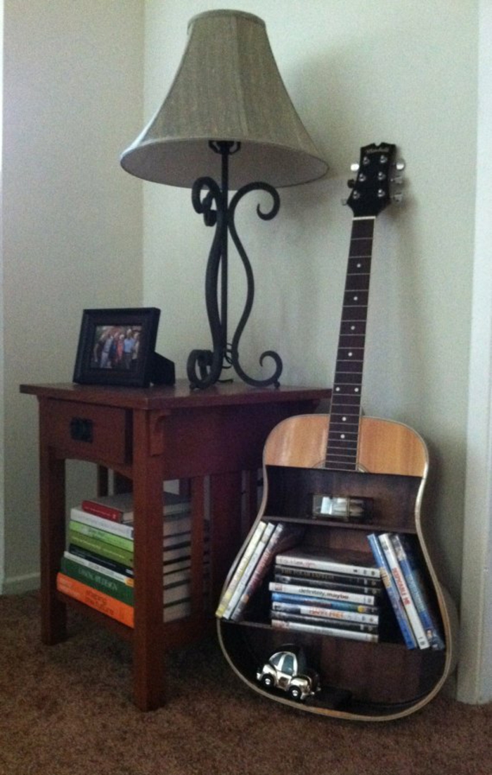 Upcycling Ideen dekoideen deko ideen wohnzimmer ideen DIY ideen kreativ gitarre bücherregal