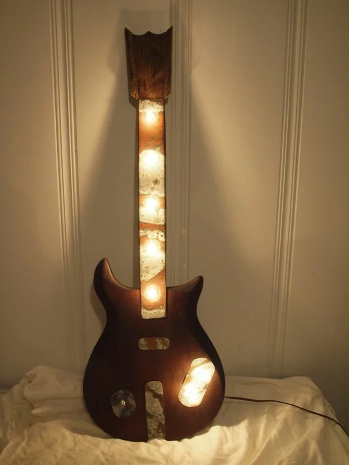 Upcycling Ideen dekoideen deko ideen wohnzimmer ideen DIY ideen kreativ gitarre lampe