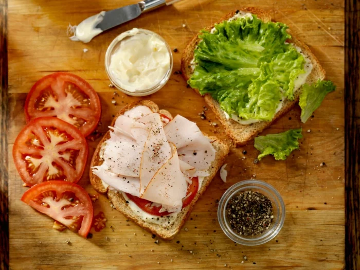 gesund abnehmen diabetes richtige ernährung frühstück fettarmes fleisch tomaten salat
