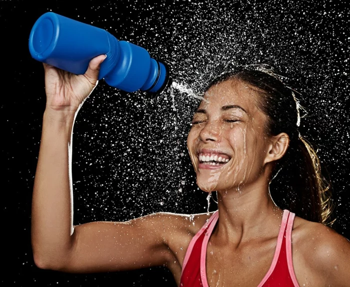 gesund leben dehydrierung wasser richtig trinken sport treiben