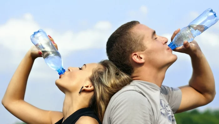 gesund leben dehydrierung wasser trinken