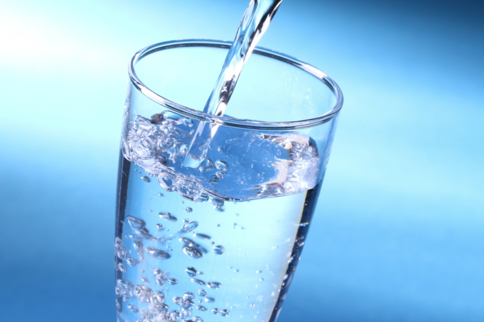 gesund leben wasser trinken hydratierung