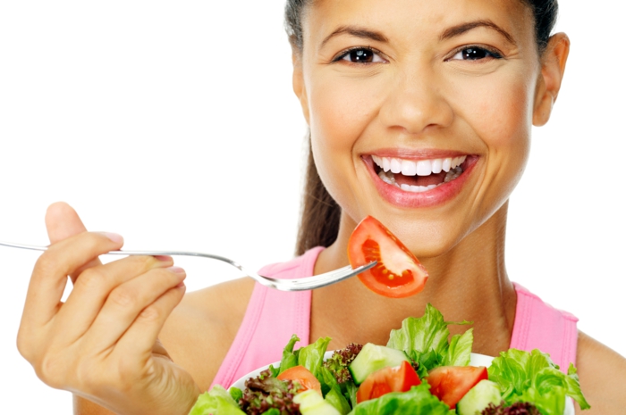 gesunde haut lebensmittel frische salate essen gesunde ernährung