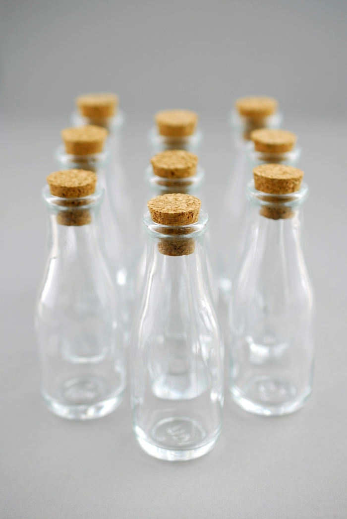 gesundes leben flüssigkeiten aufbewahren glassflaschen