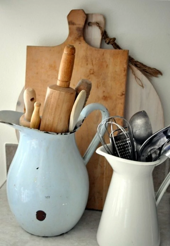 kleine küche einrichten optimale raumnutzung ikea teelicht schilder verschidene vasen gefäss